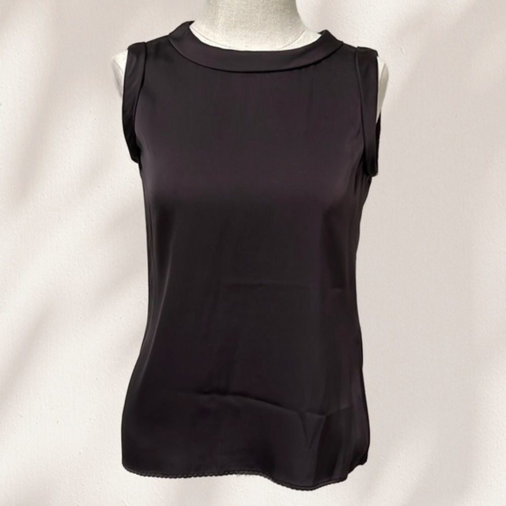 [Elie Tahari] - Folded Neckline Collar with Sleeveless Silk Blouse